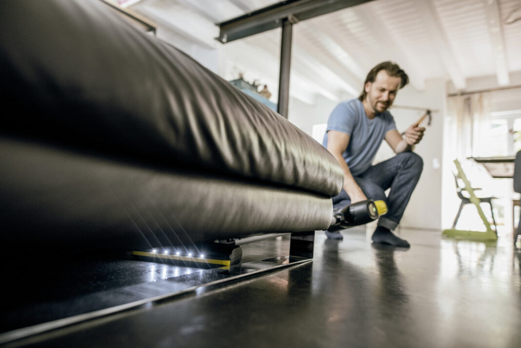 VC_6_Cordless_living_room_hard_floor_app_02_CI20_96-dpi-jpg